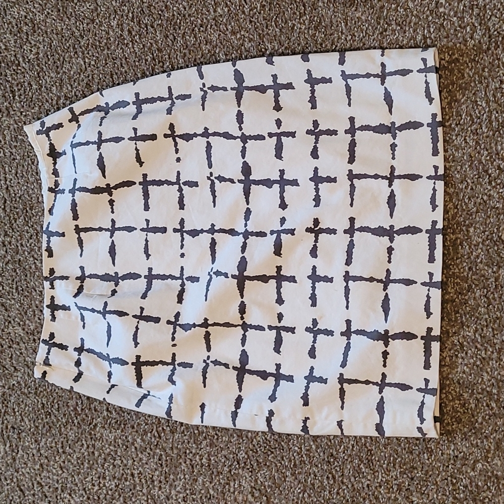 White and grey work skirt size 6 Sara campbell